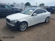 ✅ 2013 Mercedes-Benz C 250 • VIN: WDDGJ4HB5DG076888 • Lot: 42811728. Wystawiony na IAAI z przebiegiem 8 352 mil. Bezpłatny archiwum sprzedaży aukcyjnych z USA i szczegółowy raport historii pojazdu na DreamBid. Zdjęcie 2.