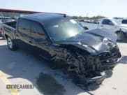 ✅ 2014 Chevrolet Silverado 1500 LT • VIN: 3GCUKREH8EG210945 • Lot: 41718435. Wystawiony na IAAI z przebiegiem 106 320 mil. Bezpłatny archiwum sprzedaży aukcyjnych z USA i szczegółowy raport historii pojazdu na DreamBid. Zdjęcie 1.