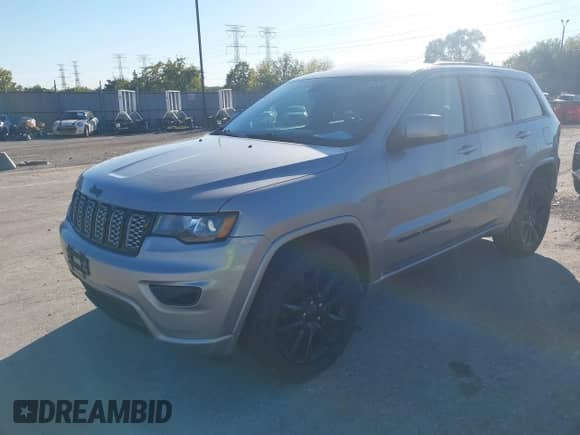 2018 Jeep Grand Cherokee Altitude z VIN 1C4RJFAG6JC220486, wystawiony jako IAAI lot #43399251 z przebiegiem 90 525 mil mil oraz . Historia ofert i sprzedaży dostępna na DreamBid. Obrazek 2.