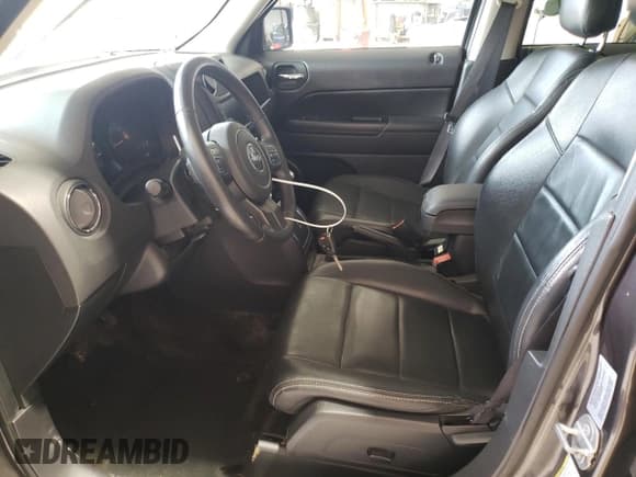 ✅ 2017 Jeep Patriot High Altitude • VIN: 1C4NJRFB1HD155483 • Lot: 90463235. Wystawiony na Copart z przebiegiem 59 912 mil. Bezpłatny archiwum sprzedaży aukcyjnych z USA i szczegółowy raport historii pojazdu na DreamBid. Zdjęcie 7.