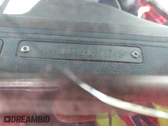 ✅ 2017 Jeep Wrangler Unlimited Sahara • VIN: 1C4HJWEG6HL518746 • Lot: 43528562. Wystawiony na IAAI z przebiegiem 124 601 mil. Bezpłatny archiwum sprzedaży aukcyjnych z USA i szczegółowy raport historii pojazdu na DreamBid. Zdjęcie 9.