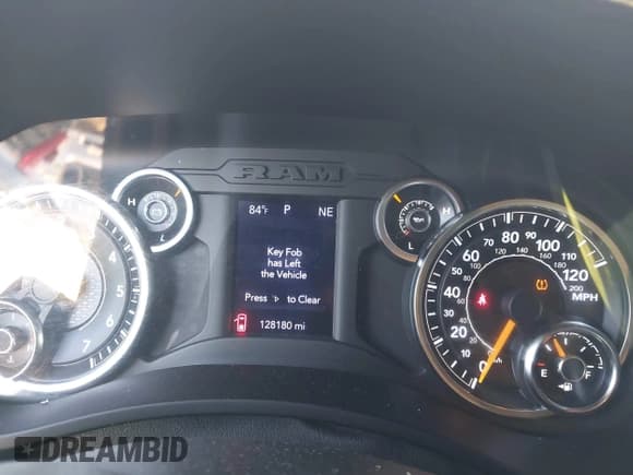 ✅ 2022 Ram 2500 Tradesman • VIN: 3C6UR5HJ2NG149795 • Lot: 43541356. Wystawiony na IAAI z przebiegiem 128 180 mil. Bezpłatny archiwum sprzedaży aukcyjnych z USA i szczegółowy raport historii pojazdu na DreamBid. Zdjęcie 15.