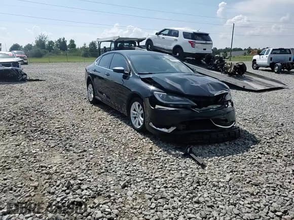 ✅ 2015 Chrysler 200 Limited • VIN: 1C3CCCAB0FN646046 • Lot: 63771975. Wystawiony na Copart z przebiegiem 134 847 mil. Bezpłatny archiwum sprzedaży aukcyjnych z USA i szczegółowy raport historii pojazdu na DreamBid. Zdjęcie 14.