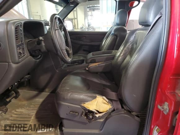 ✅ 2004 Chevrolet Silverado 1500 LS • VIN: 2GCEK13T141425684 • Lot: 57147275. Wystawiony na Copart z przebiegiem 269 227 mil. Bezpłatny archiwum sprzedaży aukcyjnych z USA i szczegółowy raport historii pojazdu na DreamBid. Zdjęcie 7.