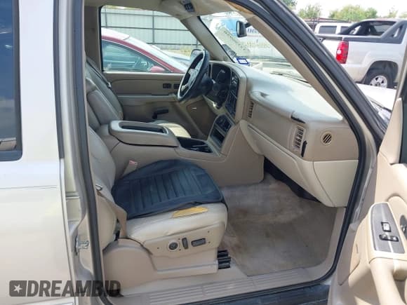 ✅ 2004 Chevrolet Tahoe LS • VIN: 1GNEC13Z04R193675 • Lot: 43256950. Listed on IAAI with 261,481 mi. Free auction sales archive from the USA and detailed vehicle history report at DreamBid. Image 5.