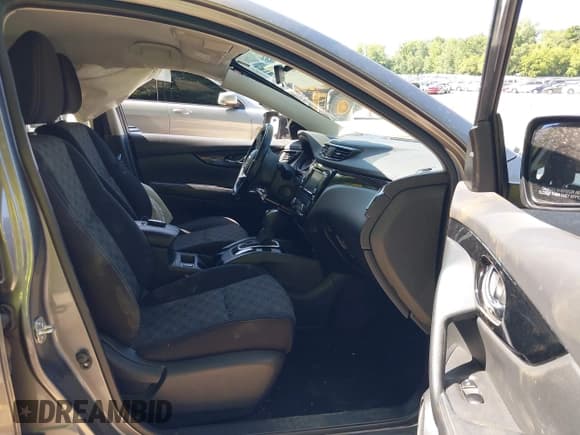 ✅ 2020 Nissan Rogue SV • VIN: JN1BJ1CW5LW650362 • Lot: 42584213. Listed on IAAI with 49,552 mi. Free auction sales archive from the USA and detailed vehicle history report at DreamBid. Image 5.