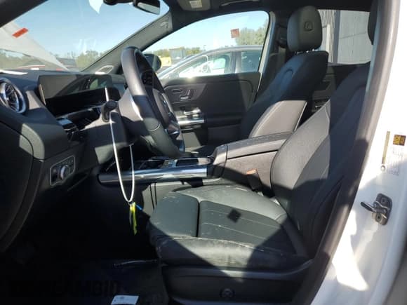 ✅ 2024 Mercedes-Benz GLA 250 • VIN: W1N4N4GB2RJ620799 • Lot: 85537424. Wystawiony na Copart z przebiegiem Nie podano. Bezpłatny archiwum sprzedaży aukcyjnych z USA i szczegółowy raport historii pojazdu na DreamBid. Zdjęcie 7.