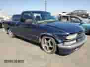 2002 Chevrolet S-10 LS z VIN 1GCCS14W428104099, wystawiony jako Copart lot #74635974 z przebiegiem 255 710 mil mil oraz Szkoda całkowita • Salvage title. Historia ofert i sprzedaży dostępna na DreamBid. Obrazek 4.