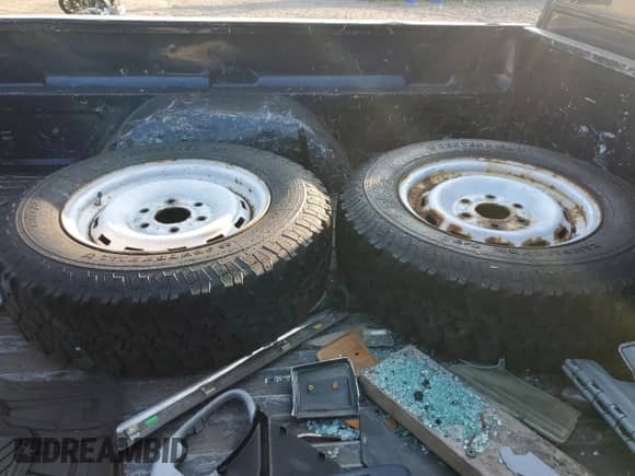 1999 Chevrolet Silverado 1500 с VIN 1GCEK19R2XR130715, выставлен на аукционе Copart как лот 70545035 с пробегом 297 221 миль миль и Списание • Salvage title. История ставок и продаж доступна на DreamBid. Изображение 12.