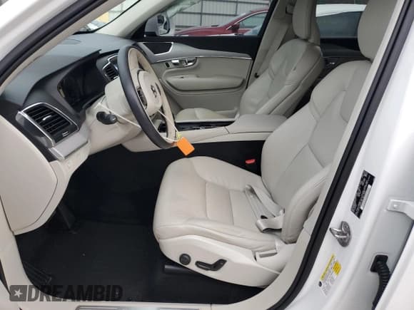 ✅ 2022 Volvo XC90 Momentum • VIN: YV4102CK7N1834777 • Lot: 85978694. Listed on Copart with 67,136 mi. Free auction sales archive from the USA and detailed vehicle history report at DreamBid. Image 7.