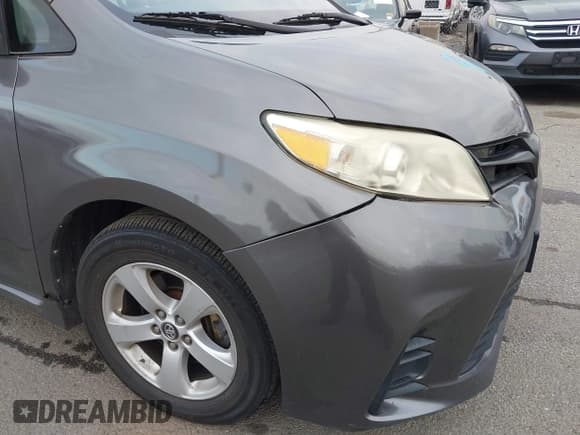 ✅ 2018 Toyota Sienna L • VIN: 5TDZZ3DC4JS922420 • Лот: 43729886. Опубликован ранее на IAAI с пробегом 178 362 миль. Бесплатный доступ к архиву аукционных продаж из США и подробный отчёт об истории автомобиля на DreamBid. Изображение 6.