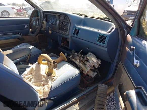 ✅ 1986 Ford Tempo • VIN: 1FABP19X3GK112046 • Lot: 42820868. Wystawiony na IAAI z przebiegiem 23 944 mil. Bezpłatny archiwum sprzedaży aukcyjnych z USA i szczegółowy raport historii pojazdu na DreamBid. Zdjęcie 5.