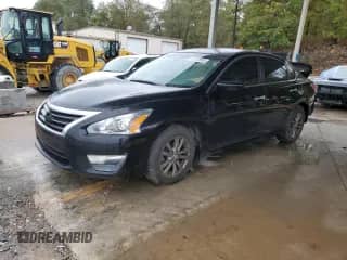 2015 Nissan Altima S with VIN 1N4AL3AP8FC251211, listed as a Copart auction lot 82722955 with 212,821 mi miles and Salvage title. Bid and sale history available at DreamBid. Image 1.