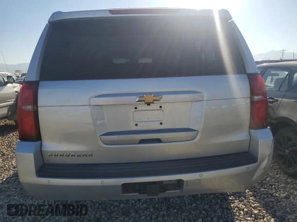 ✅ 2018 Chevrolet Suburban LT • VIN: 1GNSKHKC4JR117139 • Lot: 70293104. Wystawiony na Copart z przebiegiem 165 196 mil. Bezpłatny archiwum sprzedaży aukcyjnych z USA i szczegółowy raport historii pojazdu na DreamBid. Zdjęcie 6.