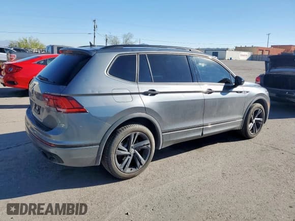 ✅ 2023 Volkswagen Tiguan SE R-Line Black • VIN: 3VVCB7AX7PM065464 • Лот: 71364395. Опубликован ранее на Copart с пробегом 20 505 миль. Бесплатный доступ к архиву аукционных продаж из США и подробный отчёт об истории автомобиля на DreamBid. Изображение 3.