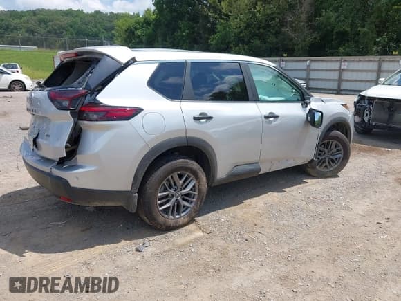 ✅ 2025 Nissan Rogue S • VIN: 5N1BT3AB1SC675161 • Lot: 42952928. Listed on IAAI with 5,752 mi. Free auction sales archive from the USA and detailed vehicle history report at DreamBid. Image 4.
