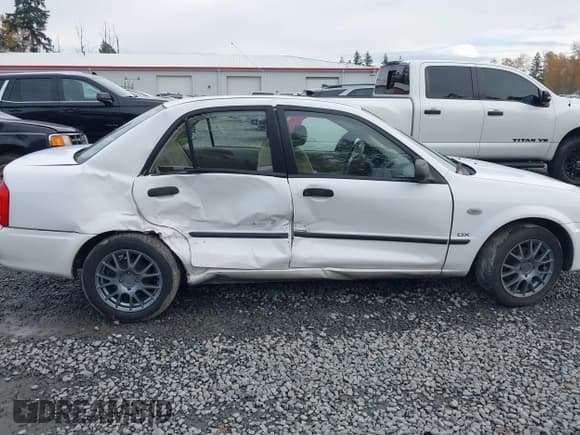✅ 2003 Mazda Protege DX • VIN: JM1BJ225331141069 • Лот: 43688727. Опубликован ранее на IAAI с пробегом 136 202 миль. Бесплатный доступ к архиву аукционных продаж из США и подробный отчёт об истории автомобиля на DreamBid. Изображение 13.