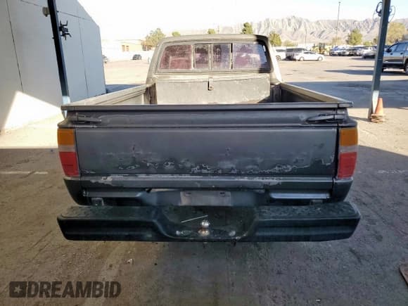 ✅ 1988 Toyota Pickup • VIN: JT4RN50R8J5118984 • Лот: 90707615. Опубликован ранее на Copart с пробегом 134 063 миль. Бесплатный доступ к архиву аукционных продаж из США и подробный отчёт об истории автомобиля на DreamBid. Изображение 6.