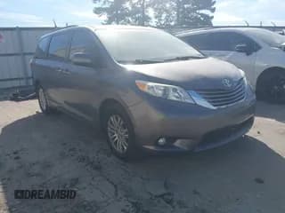 ✅ 2017 Toyota Sienna XLE Auto Access Seat • VIN: 5TDYZ3DC4HS781421 • Lot: 43154484. Wystawiony na IAAI z przebiegiem 153 222 mil. Bezpłatny archiwum sprzedaży aukcyjnych z USA i szczegółowy raport historii pojazdu na DreamBid. Zdjęcie 1.