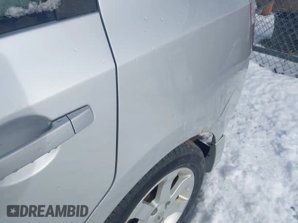 ✅ 2011 Nissan Sentra SR • VIN: 3N1AB6APXBL617752 • Lot: 43827656. Wystawiony na IAAI z przebiegiem 137 420 mil. Bezpłatny archiwum sprzedaży aukcyjnych z USA i szczegółowy raport historii pojazdu na DreamBid. Zdjęcie 6.