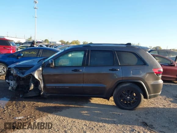 ✅ 2017 Jeep Grand Cherokee Limited • VIN: 1C4RJFBG3HC807513 • Lot: 43438676. Listed on IAAI with 144,095 mi. Free auction sales archive from the USA and detailed vehicle history report at DreamBid. Image 15.