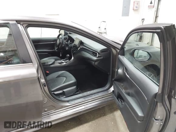 ✅ 2023 Toyota Camry SE • VIN: 4T1G11AKXPU169426 • Lot: 43470476. Wystawiony na IAAI z przebiegiem 33 288 mil. Bezpłatny archiwum sprzedaży aukcyjnych z USA i szczegółowy raport historii pojazdu na DreamBid. Zdjęcie 5.