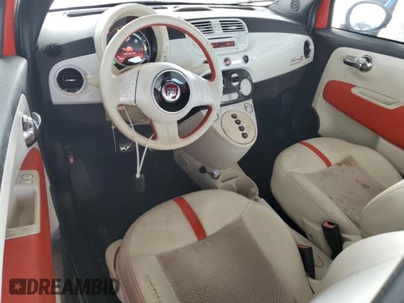 ✅ 2013 FIAT 500e • VIN: 3C3CFFGE2DT740355 • Lot: 66968085. Wystawiony na Copart z przebiegiem 54 564 mil. Bezpłatny archiwum sprzedaży aukcyjnych z USA i szczegółowy raport historii pojazdu na DreamBid. Zdjęcie 8.