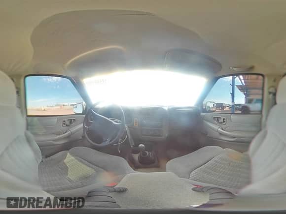 ✅ 1998 Chevrolet S-10 LS • VIN: 1GCCS144XW8137984 • Lot: 81855515. Listed on Copart with 142,837 mi. Free auction sales archive from the USA and detailed vehicle history report at DreamBid. Image 14.