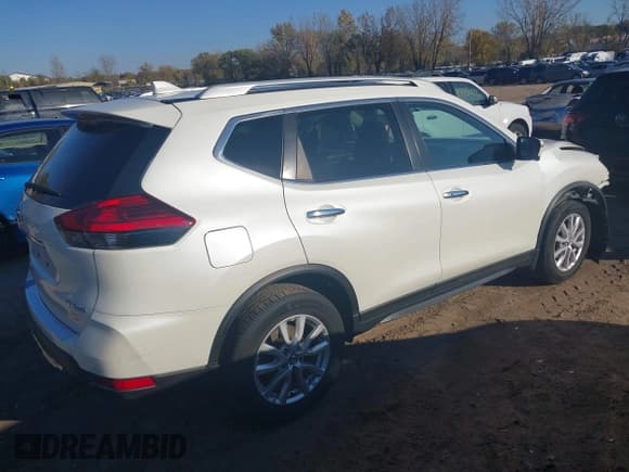 ✅ 2017 Nissan Rogue SV • VIN: 5N1AT2MV8HC780753 • Lot: 43519287. Listed on IAAI with 86,535 mi. Free auction sales archive from the USA and detailed vehicle history report at DreamBid. Image 4.