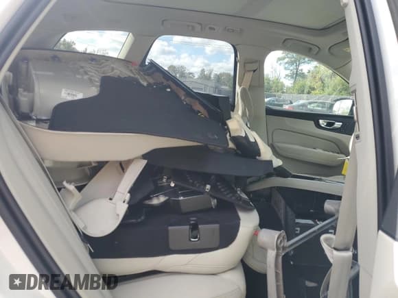 ✅ 2025 Volvo XC60 Ultra • VIN: YV4H60RM3S1054510 • Lot: 85726705. Listed on Copart with Not provided. Free auction sales archive from the USA and detailed vehicle history report at DreamBid. Image 11.