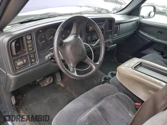 2002 Chevrolet Silverado 1500 LS with VIN 1GCEK14T52Z214216, listed as a Copart auction lot 44792395 with 370,685 mi miles and Salvage title. Bid and sale history available at DreamBid. Image 8.
