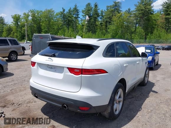 ✅ 2018 Jaguar F-Pace 30t Premium • VIN: SADCJ2GX0JA294413 • Lot: 42299572. Listed on IAAI with 143,615 mi. Free auction sales archive from the USA and detailed vehicle history report at DreamBid. Image 4.