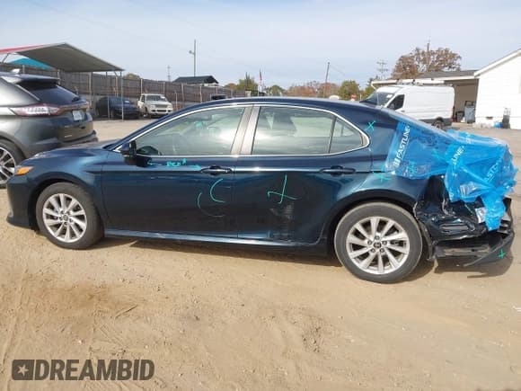 ✅ 2021 Toyota Camry LE • VIN: 4T1R11AK5MU575599 • Lot: 43644746. Wystawiony na IAAI z przebiegiem 63 521 mil. Bezpłatny archiwum sprzedaży aukcyjnych z USA i szczegółowy raport historii pojazdu na DreamBid. Zdjęcie 14.