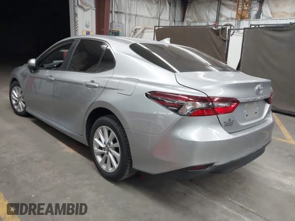 ✅ 2024 Toyota Camry LE • VIN: 4T1C11AK7RU226196 • Лот: 43483021. Опубликован ранее на IAAI с пробегом 31 031 миль. Бесплатный доступ к архиву аукционных продаж из США и подробный отчёт об истории автомобиля на DreamBid. Изображение 3.