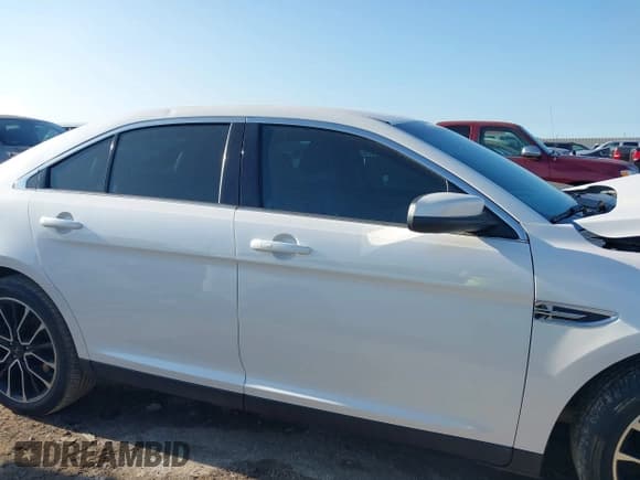 ✅ 2018 Ford Taurus SEL • VIN: 1FAHP2E83JG101072 • Lot: 43774011. Wystawiony na IAAI z przebiegiem 89 613 mil. Bezpłatny archiwum sprzedaży aukcyjnych z USA i szczegółowy raport historii pojazdu na DreamBid. Zdjęcie 14.