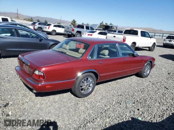 ✅ 2001 Jaguar XJ Vanden Plas • VIN: SAJDA24C71LF35796 • Лот: 82292815. Опубликован ранее на Copart с пробегом 77 969 миль. Бесплатный доступ к архиву аукционных продаж из США и подробный отчёт об истории автомобиля на DreamBid. Изображение 3.