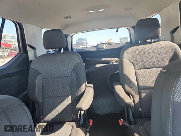 ✅ 2019 Chevrolet Traverse LT Cloth • VIN: 1GNERGKW1KJ206826 • Lot: 90917795. Wystawiony na Copart z przebiegiem 94 485 mil. Bezpłatny archiwum sprzedaży aukcyjnych z USA i szczegółowy raport historii pojazdu na DreamBid. Zdjęcie 10.