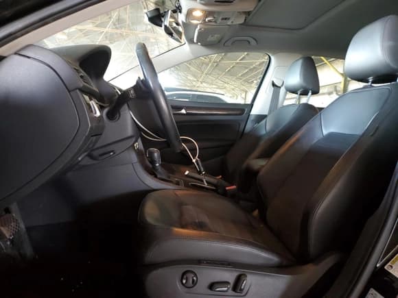 ✅ 2014 Volkswagen Passat SEL Premium • VIN: 1VWCM7A3XEC031942 • Lot: 68702555. Wystawiony na Copart z przebiegiem 119 111 mil. Bezpłatny archiwum sprzedaży aukcyjnych z USA i szczegółowy raport historii pojazdu na DreamBid. Zdjęcie 7.