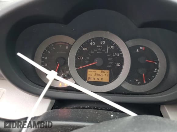 ✅ 2007 Toyota RAV4 • VIN: JTMZK33V675012287 • Lot: 81715285. Wystawiony na Copart z przebiegiem 286 571 mil. Bezpłatny archiwum sprzedaży aukcyjnych z USA i szczegółowy raport historii pojazdu na DreamBid. Zdjęcie 9.