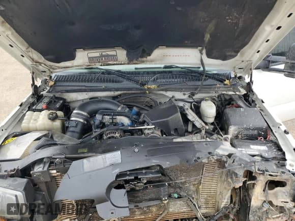 ✅ 2005 Chevrolet Silverado 2500HD LS • VIN: 1GCHK23255F863175 • Lot: 90364075. Wystawiony na Copart z przebiegiem 246 315 mil. Bezpłatny archiwum sprzedaży aukcyjnych z USA i szczegółowy raport historii pojazdu na DreamBid. Zdjęcie 11.