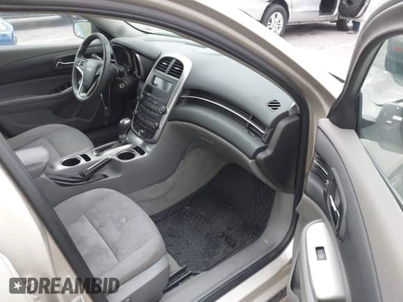 2015 Chevrolet Malibu LS z VIN 1G11A5SL4FF291669, wystawiony jako IAAI lot #41903641 z przebiegiem 160 334 mil mil oraz . Historia ofert i sprzedaży dostępna na DreamBid. Obrazek 5.