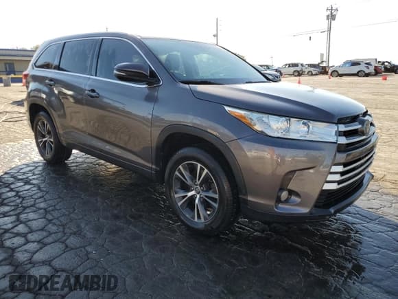 ✅ 2018 Toyota Highlander LE • VIN: 5TDZZRFH1JS277883 • Lot: 89693555. Wystawiony na Copart z przebiegiem 221 708 mil. Bezpłatny archiwum sprzedaży aukcyjnych z USA i szczegółowy raport historii pojazdu na DreamBid. Zdjęcie 4.