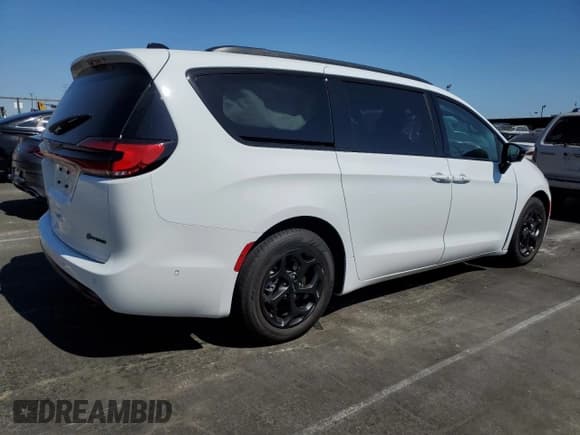 ✅ 2024 Chrysler Pacifica Hybrid Select • VIN: 2C4RC1S70RR200152 • Lot: 68369575. Wystawiony na Copart z przebiegiem 5 201 mil. Bezpłatny archiwum sprzedaży aukcyjnych z USA i szczegółowy raport historii pojazdu na DreamBid. Zdjęcie 3.