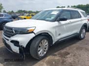 ✅ 2022 Ford Explorer King Ranch • VIN: 1FM5K8LC0NGA82617 • Лот: 42467881. Опубликован ранее на IAAI с пробегом 32 818 миль. Бесплатный доступ к архиву аукционных продаж из США и подробный отчёт об истории автомобиля на DreamBid. Изображение 2.