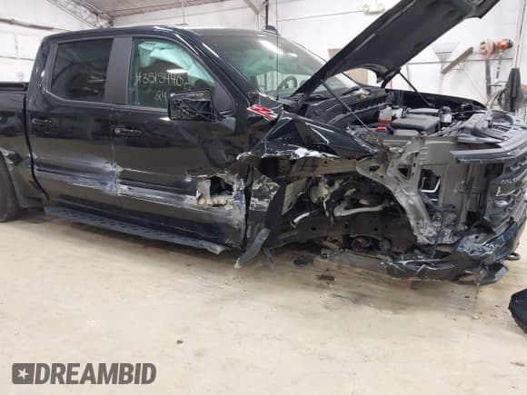 ✅ 2024 Chevrolet Silverado 1500 RST • VIN: 2GCUDEED0R1240567 • Lot: 43515440. Wystawiony na IAAI z przebiegiem 20 006 mil. Bezpłatny archiwum sprzedaży aukcyjnych z USA i szczegółowy raport historii pojazdu na DreamBid. Zdjęcie 6.