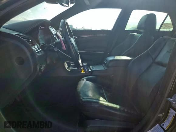 ✅ 2018 Chrysler 300 S • VIN: 2C3CCAGG7JH321192 • Lot: 81861865. Listed on Copart with 126,654 mi. Free auction sales archive from the USA and detailed vehicle history report at DreamBid. Image 7.