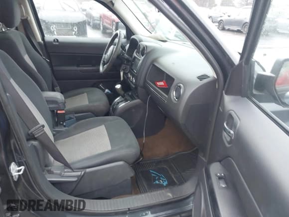 ✅ 2014 Jeep Patriot Latitude • VIN: 1C4NJPFBXED901042 • Лот: 43873783. Опубликован ранее на IAAI с пробегом 126 169 миль. Бесплатный доступ к архиву аукционных продаж из США и подробный отчёт об истории автомобиля на DreamBid. Изображение 5.