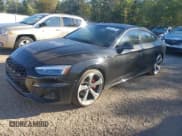 ✅ 2023 Audi A5 Sportback S line Premium Plus • VIN: WAUFACF52PA056017 • Lot: 84917235. Wystawiony na Copart z przebiegiem 52 000 mil. Bezpłatny archiwum sprzedaży aukcyjnych z USA i szczegółowy raport historii pojazdu na DreamBid. Zdjęcie 1.