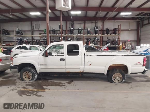 ✅ 2004 Chevrolet Silverado 2500HD LT • VIN: 1GCHK29114E207770 • Lot: 43854934. Wystawiony na IAAI z przebiegiem Nie podano. Bezpłatny archiwum sprzedaży aukcyjnych z USA i szczegółowy raport historii pojazdu na DreamBid. Zdjęcie 14.