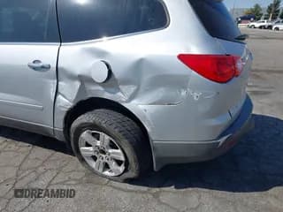 ✅ 2012 Chevrolet Traverse 2LT • VIN: 1GNKRJED3CJ406201 • Lot: 43148515. Wystawiony na IAAI z przebiegiem 163 522 mil. Bezpłatny archiwum sprzedaży aukcyjnych z USA i szczegółowy raport historii pojazdu na DreamBid. Zdjęcie 6.